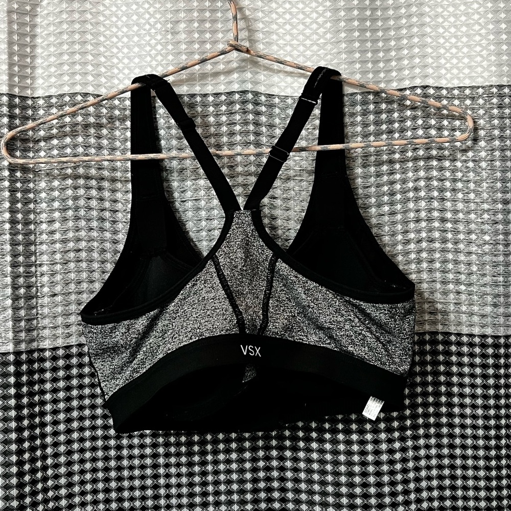 VSX Sport front closure knockout bra - Picture 2 of 4
